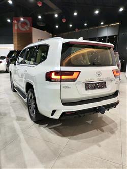 تۆیۆتا لاند کروزەر